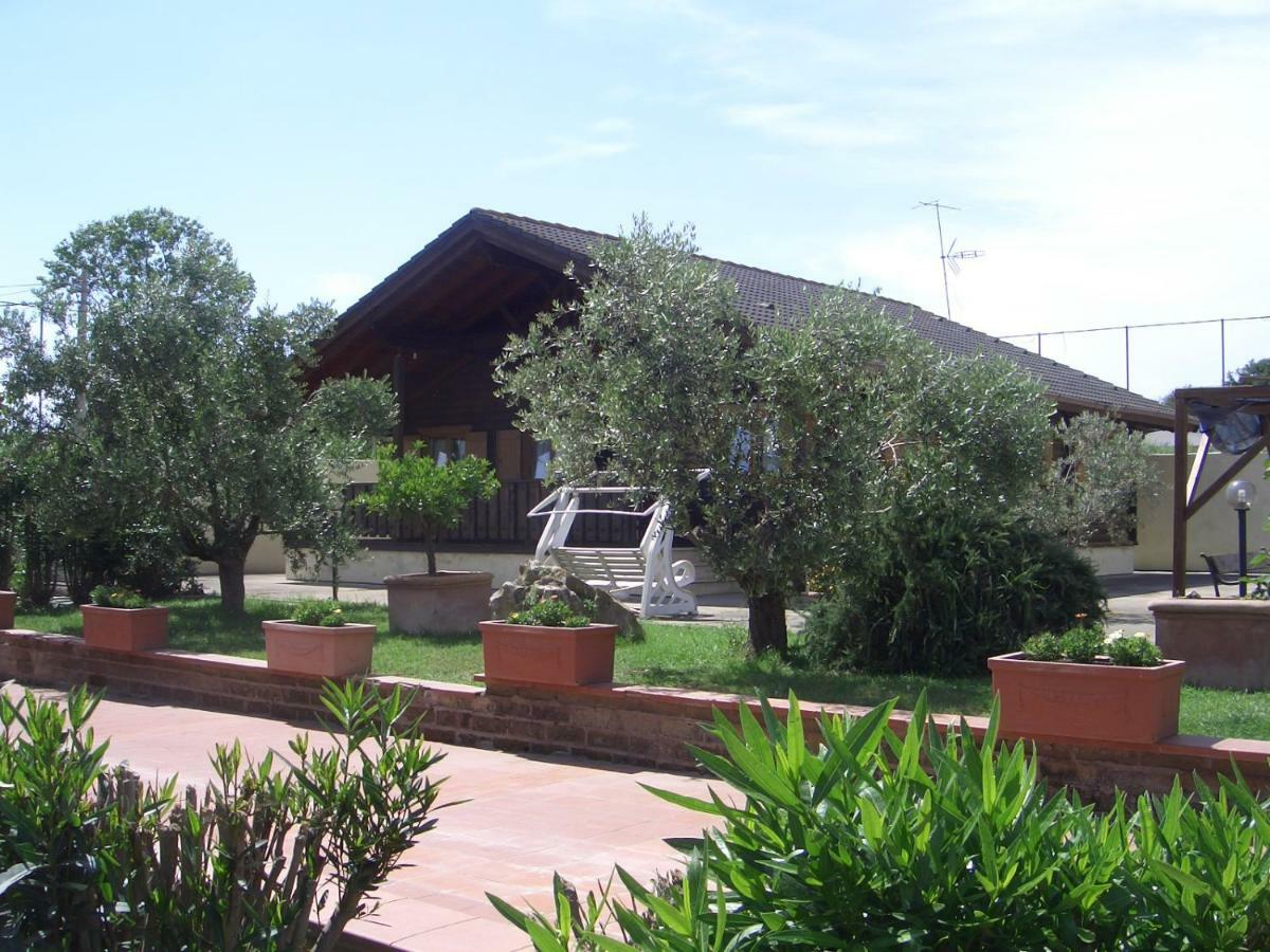 L'oasi di Ambra CHALET Ardea Esterno foto