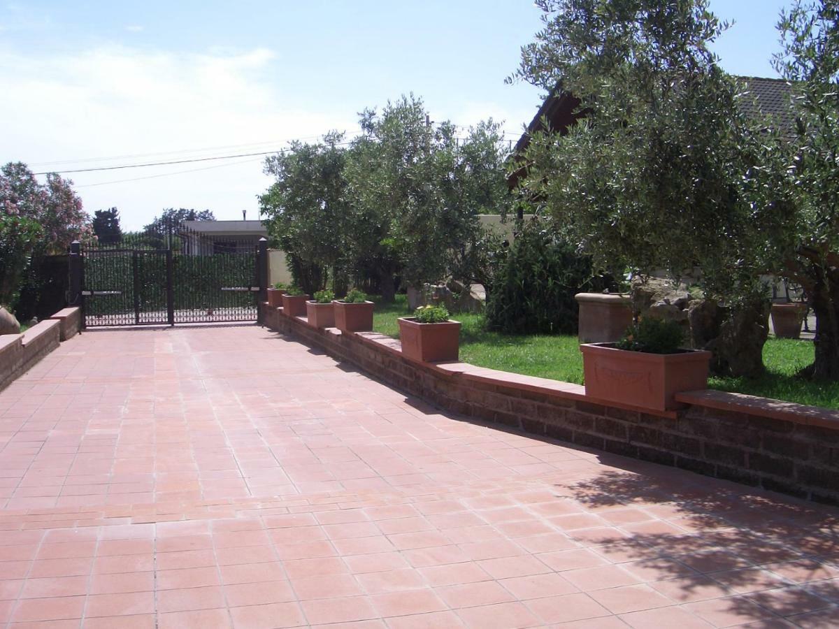 L'oasi di Ambra CHALET Ardea Esterno foto