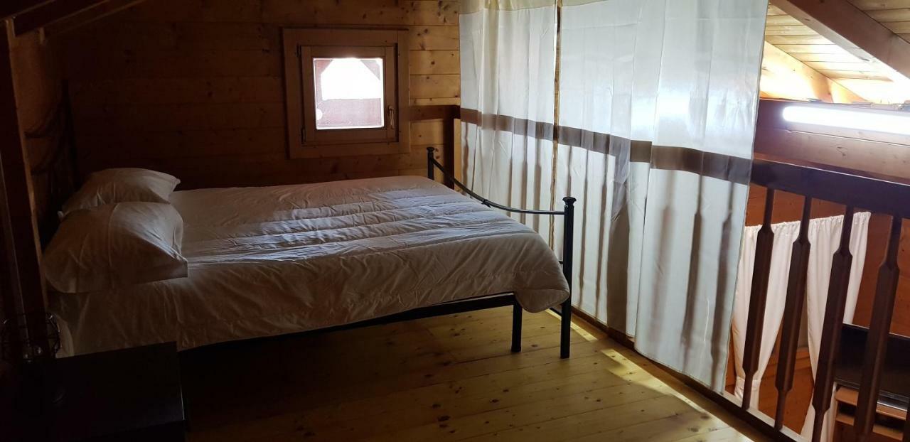 L'oasi di Ambra CHALET Ardea Esterno foto