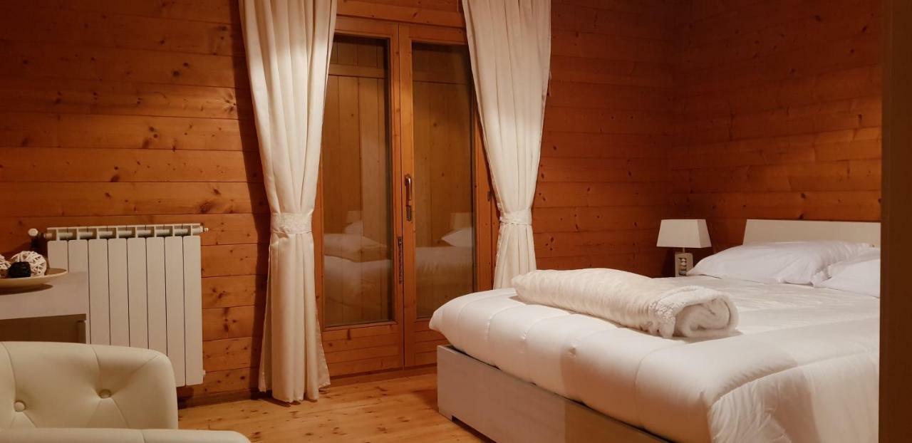 L'oasi di Ambra CHALET Ardea Esterno foto