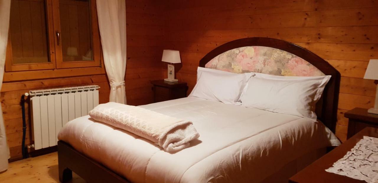 L'oasi di Ambra CHALET Ardea Esterno foto